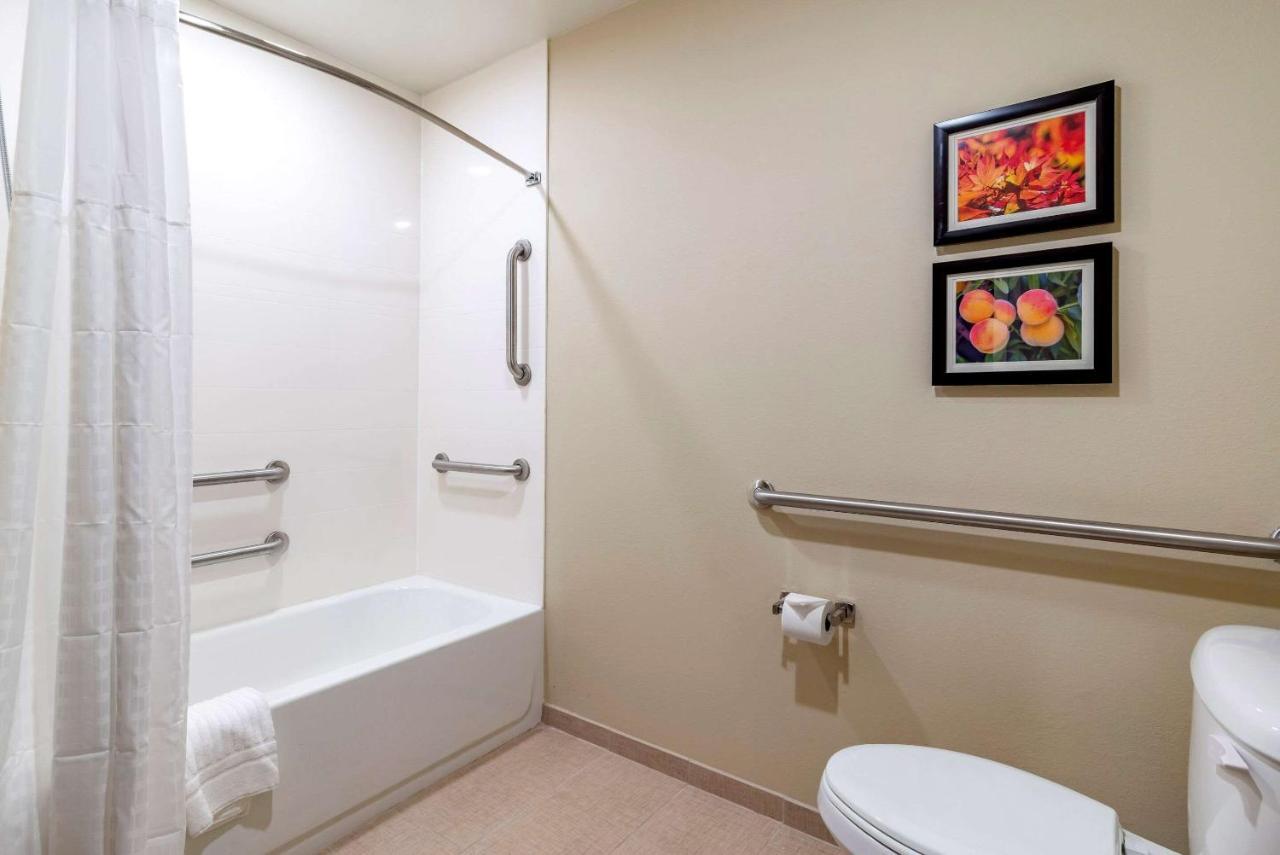 Comfort Suites نيونان المظهر الخارجي الصورة