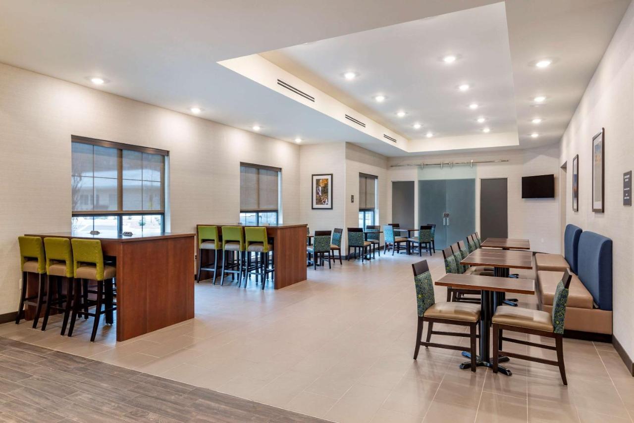 Comfort Suites نيونان المظهر الخارجي الصورة