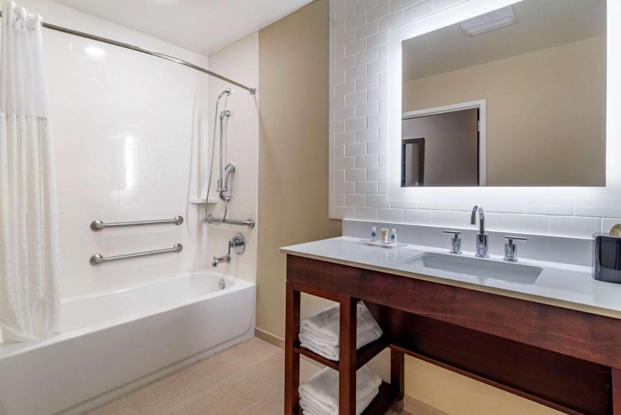 Comfort Suites نيونان المظهر الخارجي الصورة