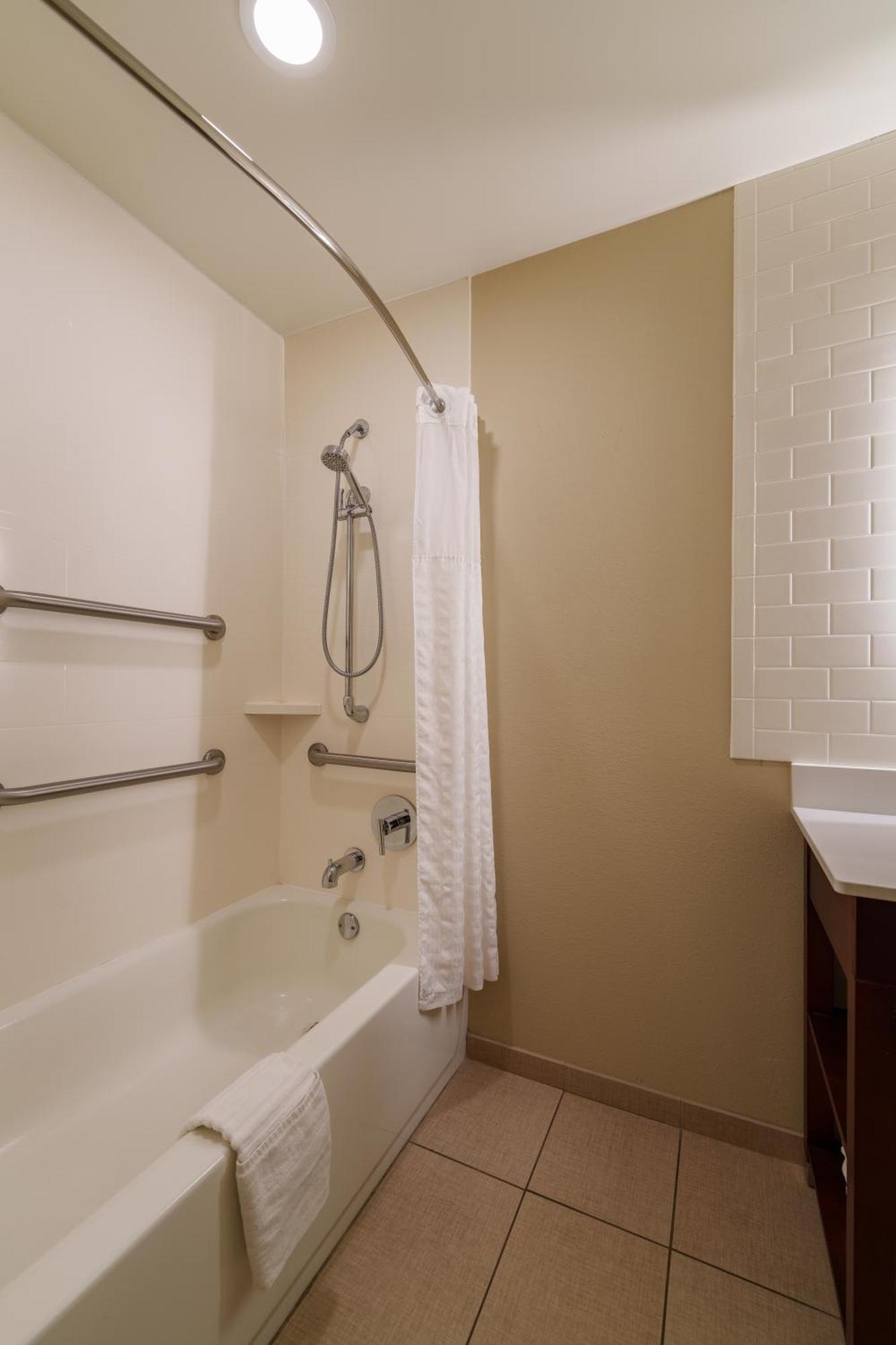 Comfort Suites نيونان المظهر الخارجي الصورة